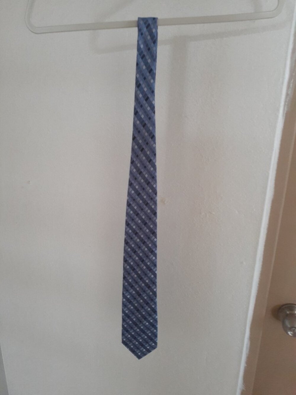 Van Heusen Men's tie blue line pattern silk - Picture 2 of 4